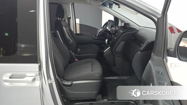 Hyundai Staria 2022 Серебряный из Кореи, фото 2