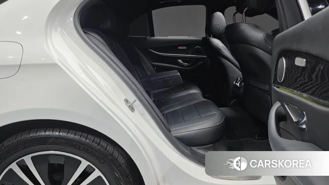 Mercedes-Benz E-Class W213 2022 Белый из Кореи, фото 2