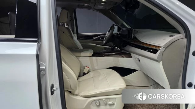Cadillac Escalade 5th Generation 2021 Белый из Кореи, фото 2