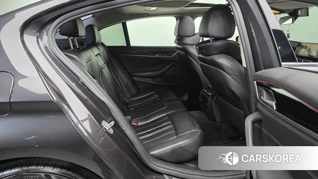 BMW 5 Series (G30) 2018 Серый из Кореи, фото 2