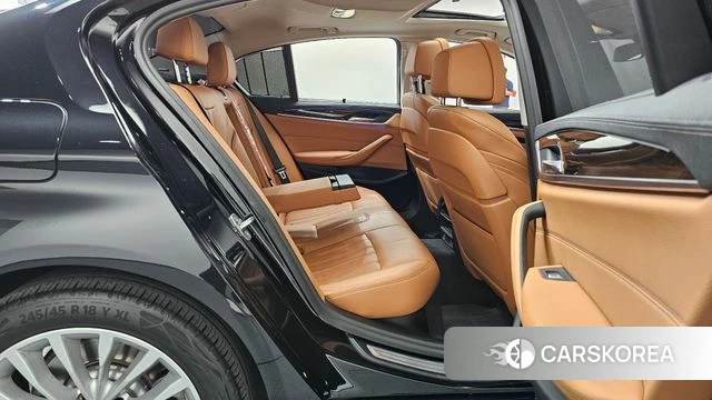 BMW 5 Series (G30) 2022 Черный из Кореи, фото 2