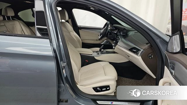 BMW 5 Series (G30) 2018 Серый из Кореи, фото 2