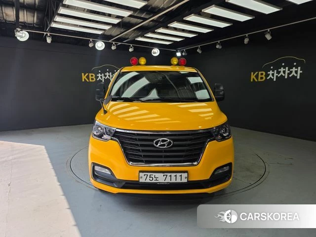 Hyundai The New Grand Starex 2021 Желтый из Кореи, фото 2