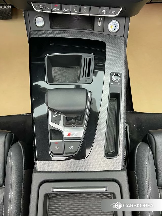 Audi Q5L 2022 Черный из Китая, фото 2