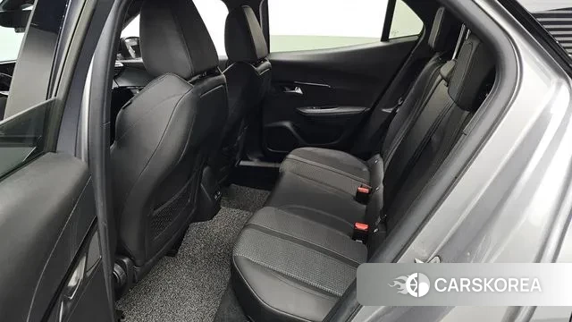 Peugeot e-2008 second generation 2021 Серебряный из Кореи, фото 2