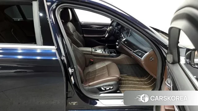 BMW 7 Series (G11) 2018 Черный из Кореи, фото 2