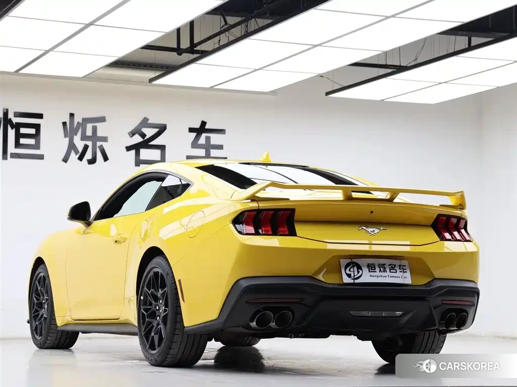 Ford Mustang 2024 Yellow/orange из Китая, фото 2