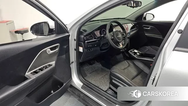 Kia Niro Plus 2022 Серебряный из Кореи, фото 2