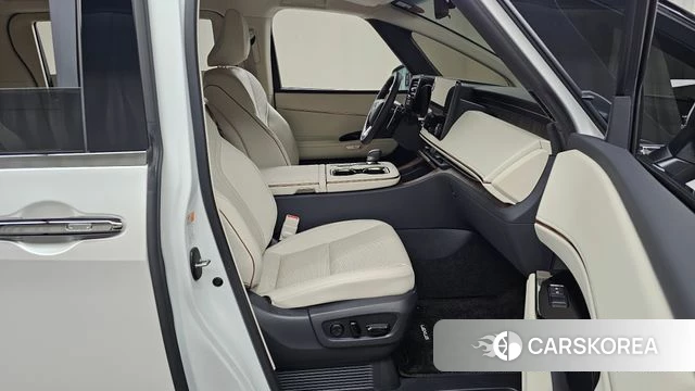 Lexus LM Second Generation 2025 Белый из Кореи, фото 2