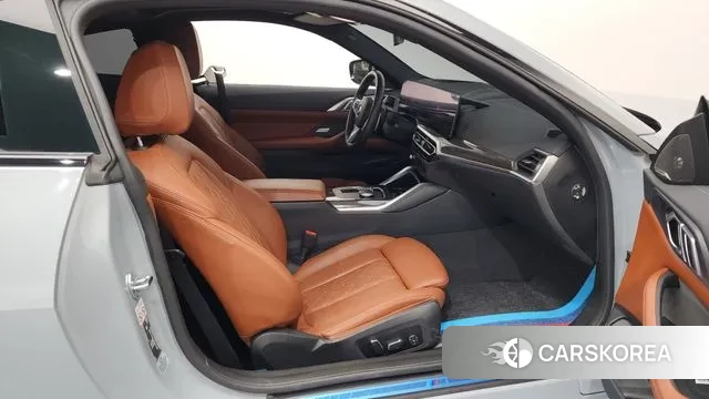 BMW 4 Series (G22) 2024 Светло-серебряный цвет из Кореи, фото 2