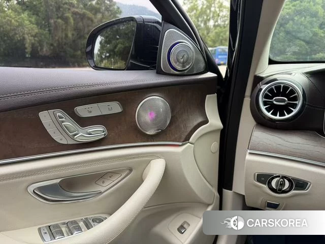 Mercedes-Benz E-class 2018 Черный из Китая, фото 2