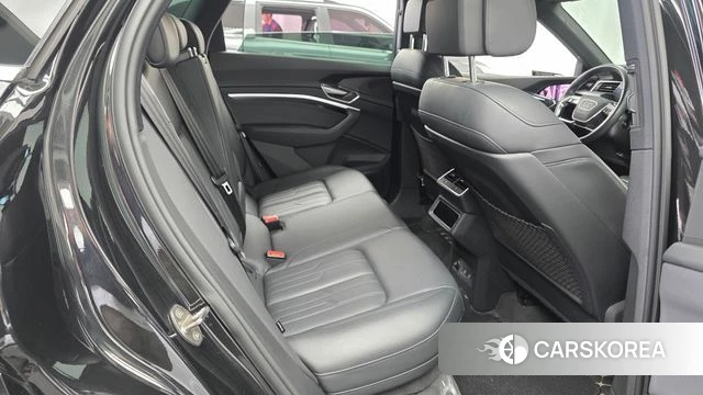 Audi e-Tron 2021 Черный из Кореи, фото 2