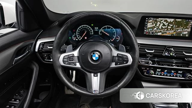 BMW 5 Series (G30) 2019 Белый из Кореи, фото 2