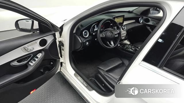 Mercedes-Benz C-Class W205 2018 Белый из Кореи, фото 2