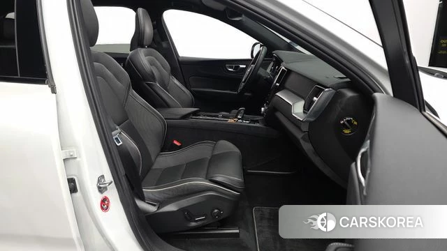 Volvo XC60 second Generation 2021 Белый из Кореи, фото 2