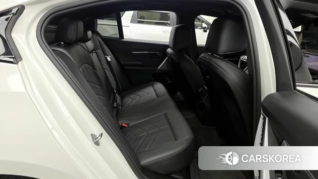 BMW 5 Series (G60) 2024 Белый из Кореи, фото 2