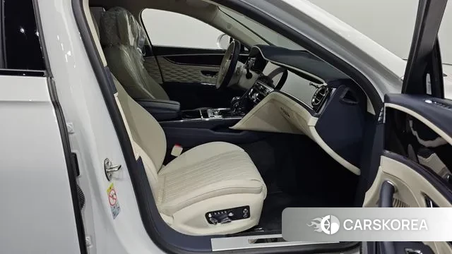 Bentley Flying Spur 3rd Generation 2022 Белый из Кореи, фото 2