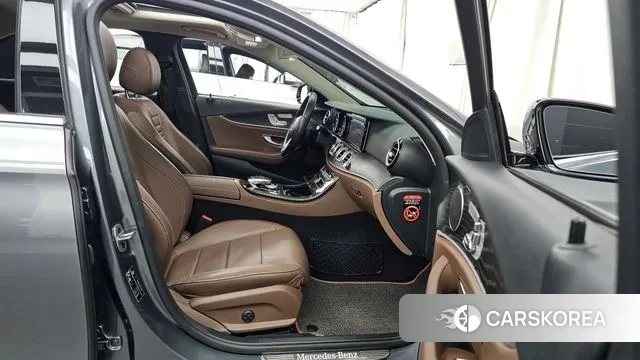 Mercedes-Benz E-Class W213 2018 Серый из Кореи, фото 2