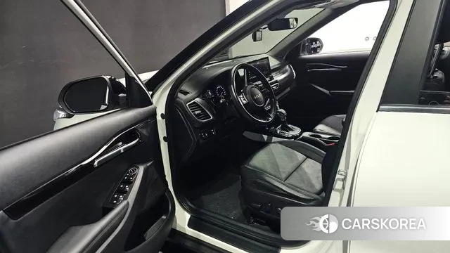 Kia Seltos 2022 Белый из Кореи, фото 2