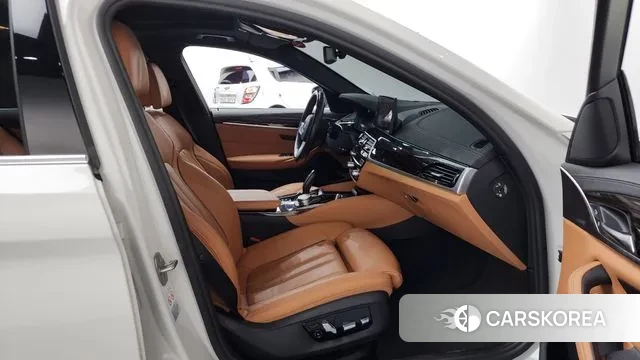 BMW 5 Series (G30) 2021 Белый из Кореи, фото 2