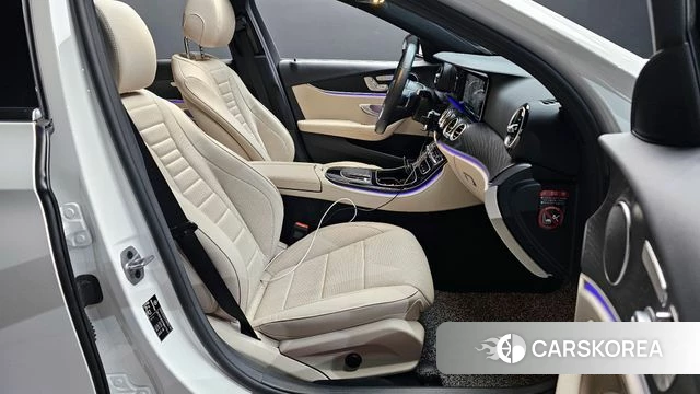 Mercedes-Benz E-Class W213 2022 Белый из Кореи, фото 2