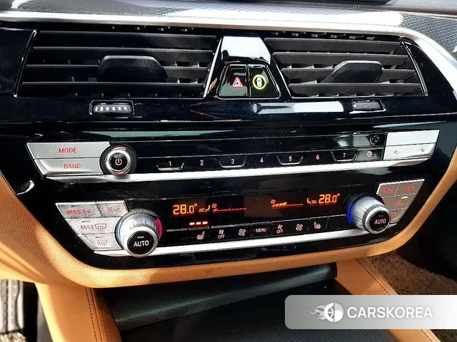 BMW 5 Series (G30) 2022 Серебристо-серый из Кореи, фото 2