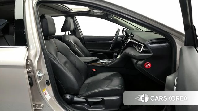 Toyota Camry (XV70) 2018 Жемчужный цвет из Кореи, фото 2