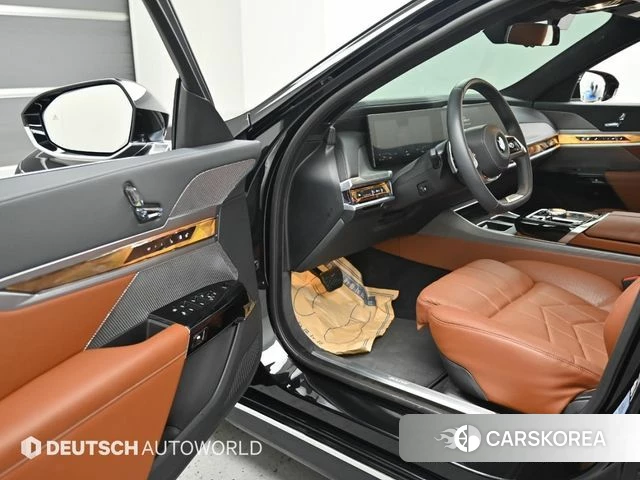 BMW 7 Series (G70) 2023 Черный из Кореи, фото 2