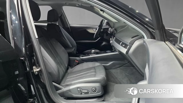 Audi A4 (B9) 2023 Черный из Кореи, фото 2