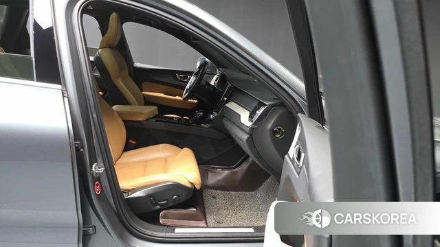 Volvo XC60 second Generation 2019 Серый из Кореи, фото 2