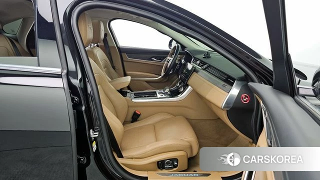 Jaguar XF (X260) 2022 Черный из Кореи, фото 2