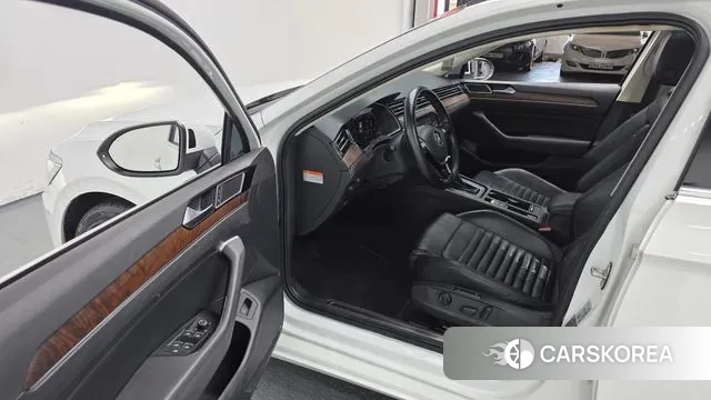 Volkswagen Passat GT (B8) 2018 Белый из Кореи, фото 2