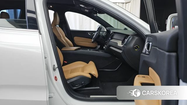 Volvo XC60 second Generation 2018 Белый из Кореи, фото 2
