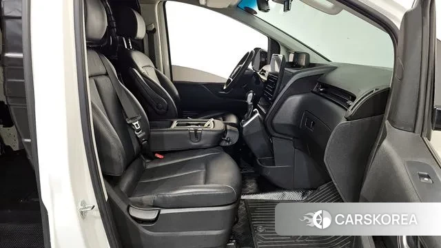 Hyundai Staria 2023 Белый из Кореи, фото 2