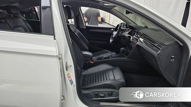 Volkswagen Passat GT (B8) 2021 Белый из Кореи, фото 2