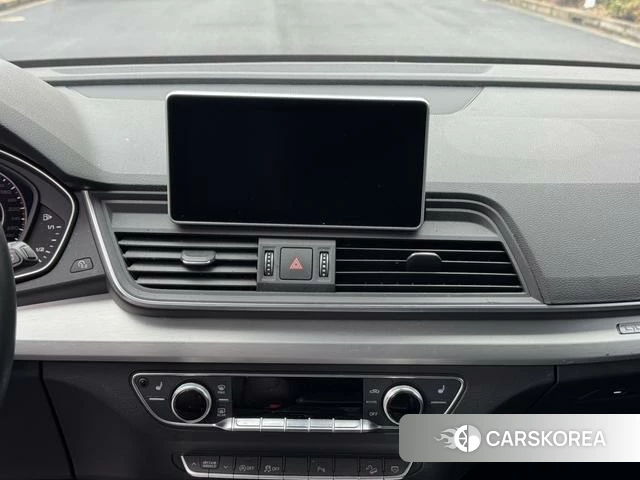 Audi Q5L 2021 Черный из Китая, фото 2