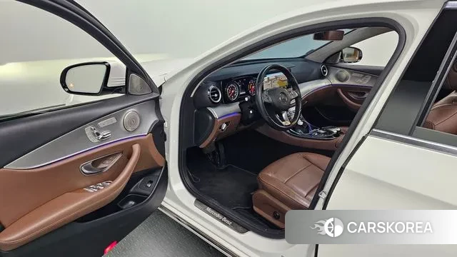 Mercedes-Benz E-Class W213 2018 Белый из Кореи, фото 2