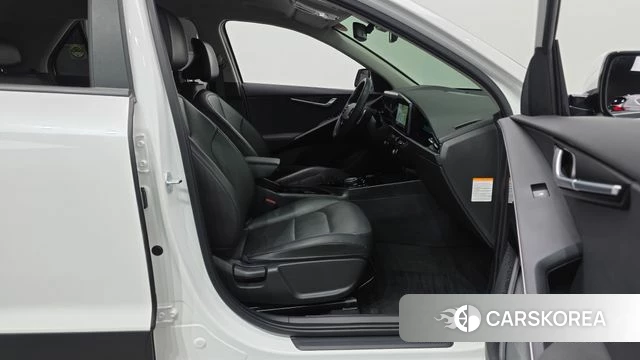 Kia Di Ol Nu Niro 2023 Белый из Кореи, фото 2