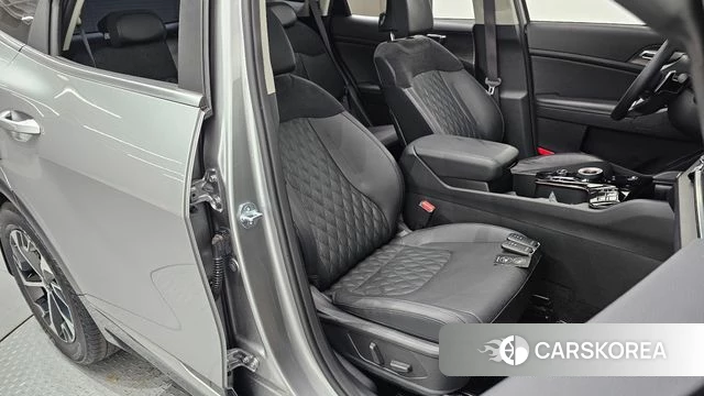 Kia Sportage 5th Generation Hybrid 2022 Серебристо-серый из Кореи, фото 2