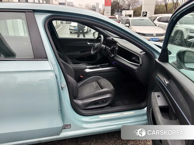 Volkswagen Passat 2024 Синий из Китая, фото 2