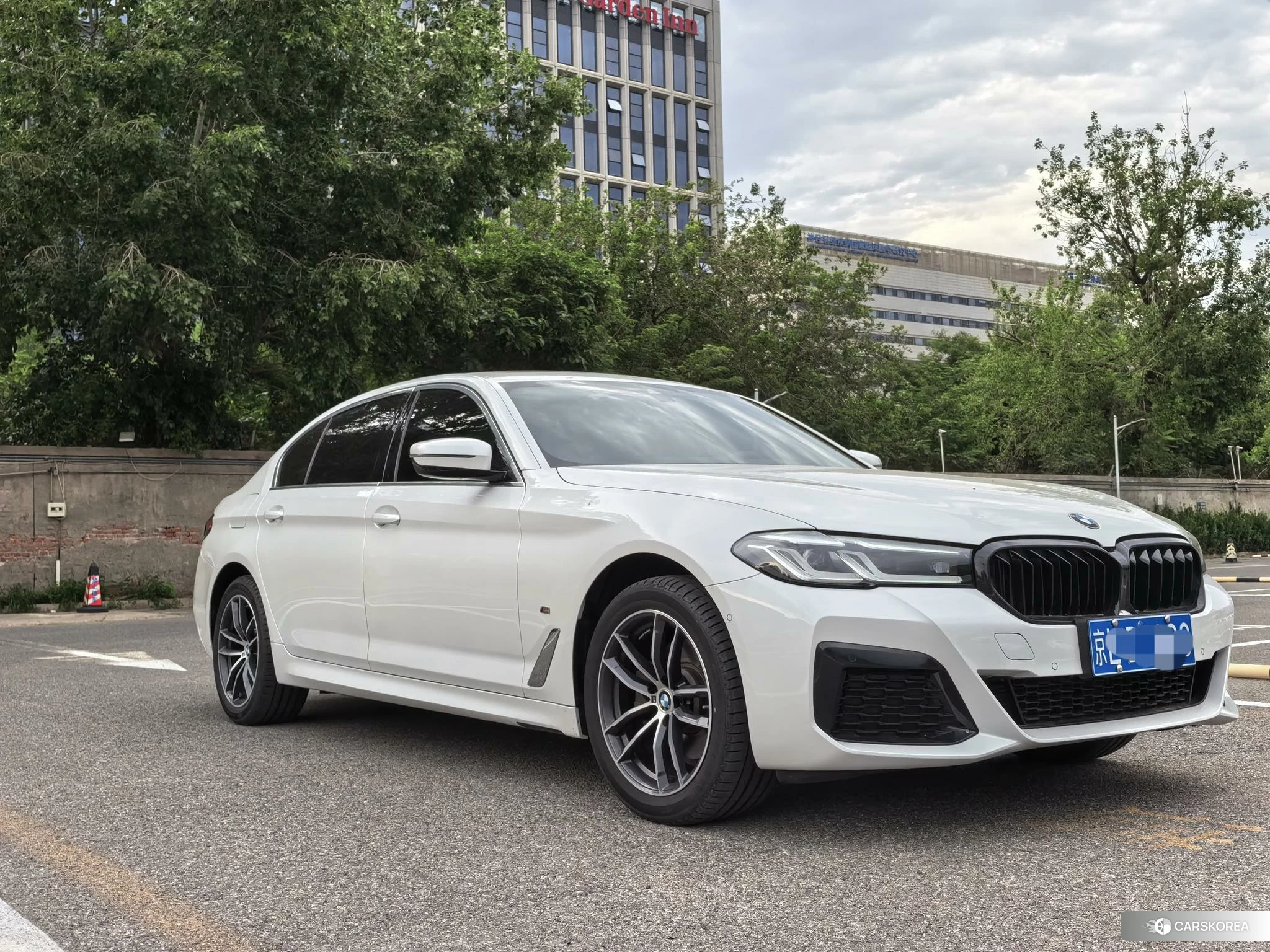 BMW 5 series 2022 Белый из Китая, фото 2