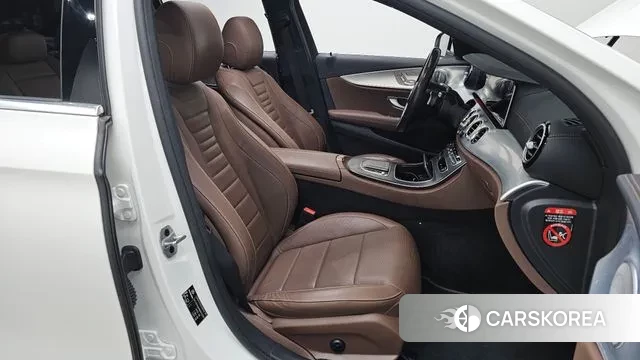 Mercedes-Benz E-Class W213 2021 Белый из Кореи, фото 2