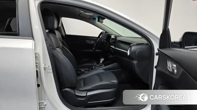 Kia The New K3 2nd generation 2021 Белый из Кореи, фото 2