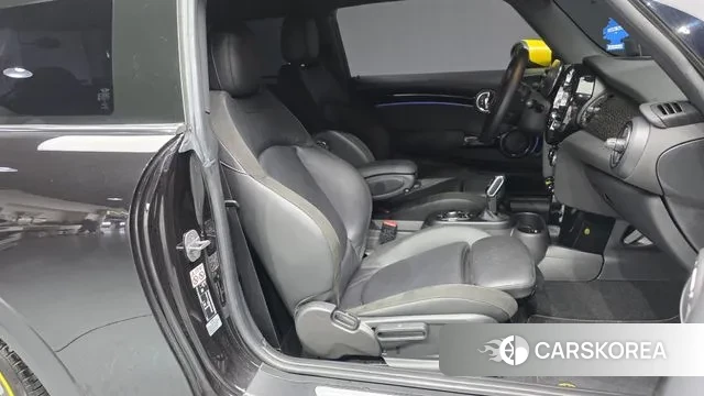 Mini Cooper Electric 2022 Черный из Кореи, фото 2