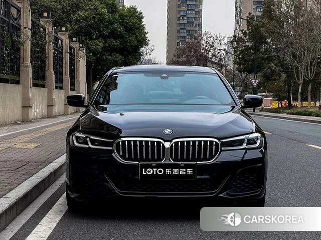 BMW 5 series PHEV 2023 Черный из Китая, фото 2