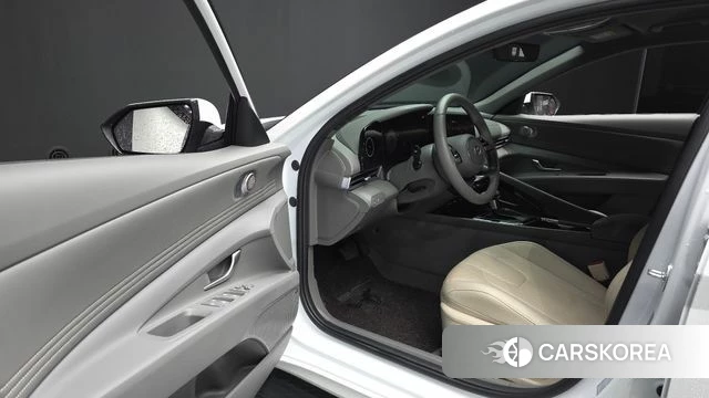 Hyundai The New Avante (CN7) 2023 Белый из Кореи, фото 2
