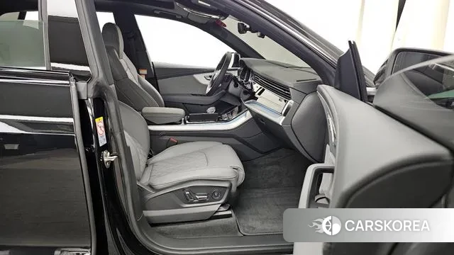 Audi Q8 (4M) 2025 Черный из Кореи, фото 2