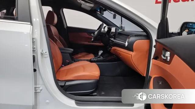 Kia The New K3 2nd generation 2021 Белый из Кореи, фото 2