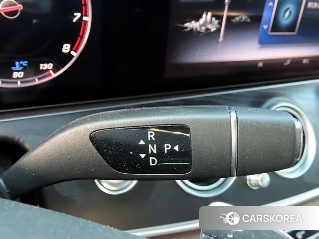 Mercedes-Benz E-Class W213 2018 Серебряный из Кореи, фото 2