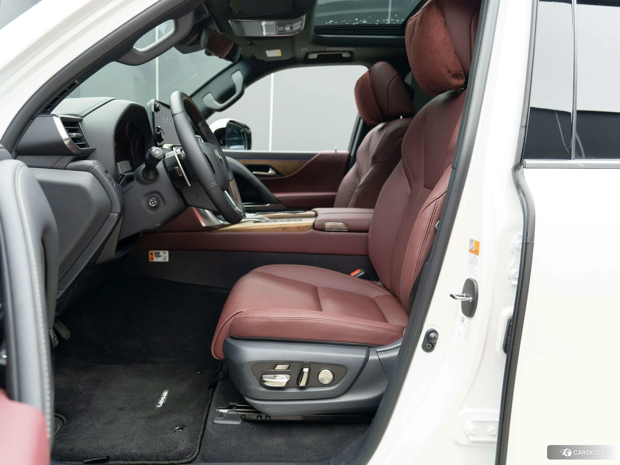 Lexus LX 2024 Белый из Китая, фото 2